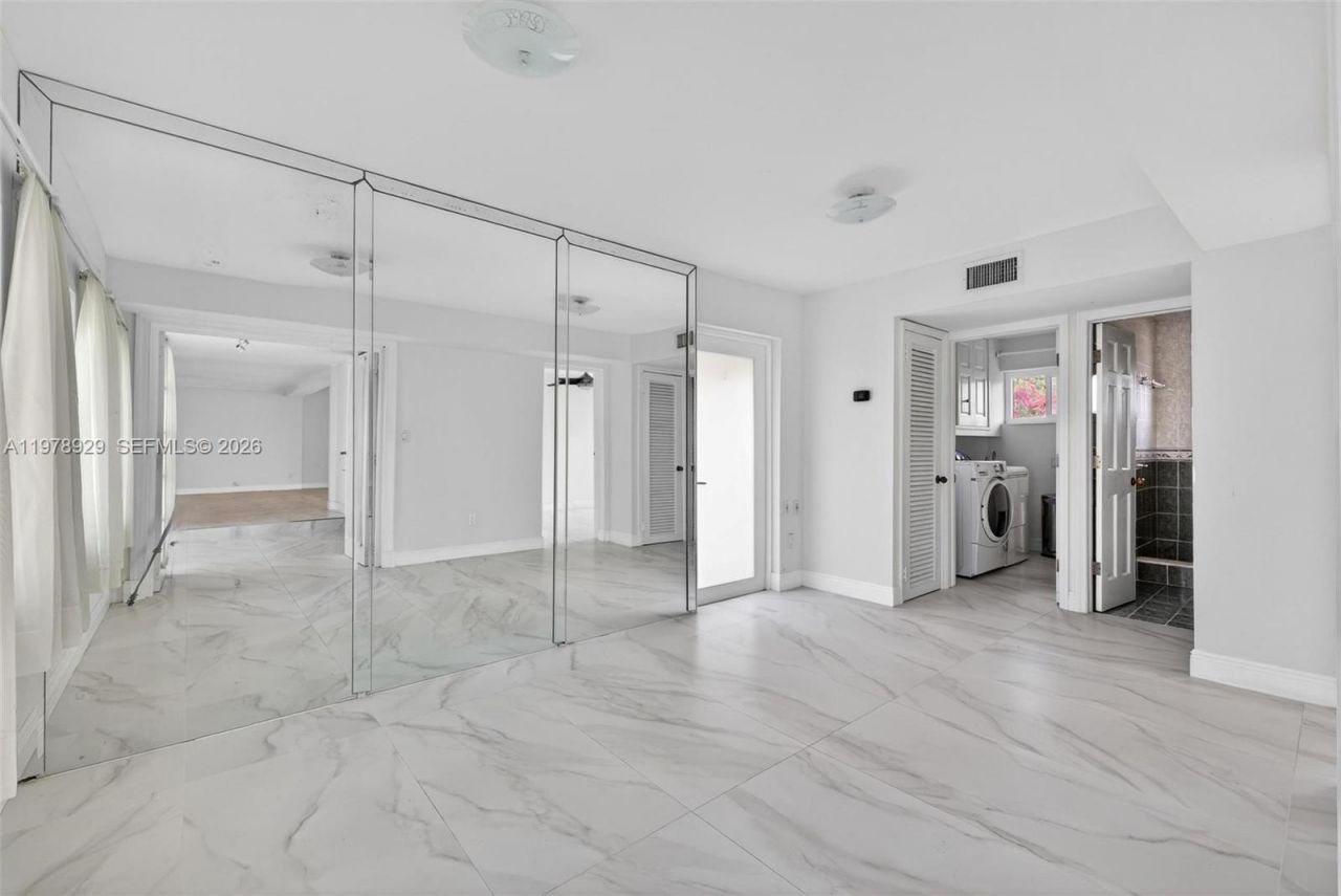 1470 N Treasure Dr, North Bay Village, FL 33141 Photo