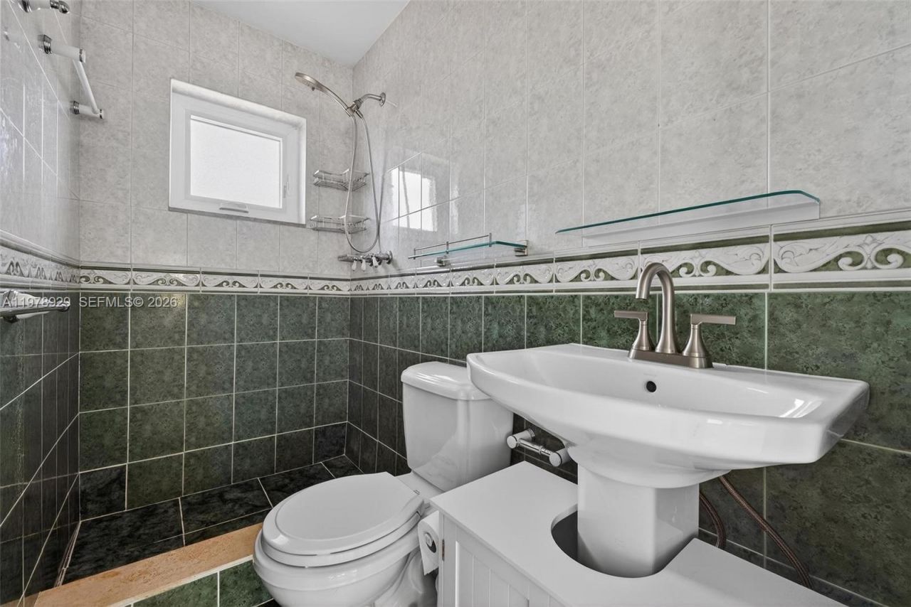 1470 N Treasure Dr, North Bay Village, FL 33141 Photo