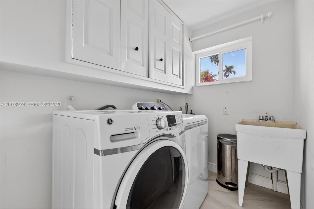 1470 N Treasure Dr, North Bay Village, FL 33141 Photo