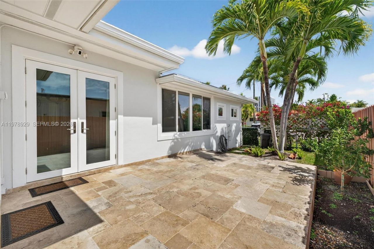 1470 N Treasure Dr, North Bay Village, FL 33141 Photo