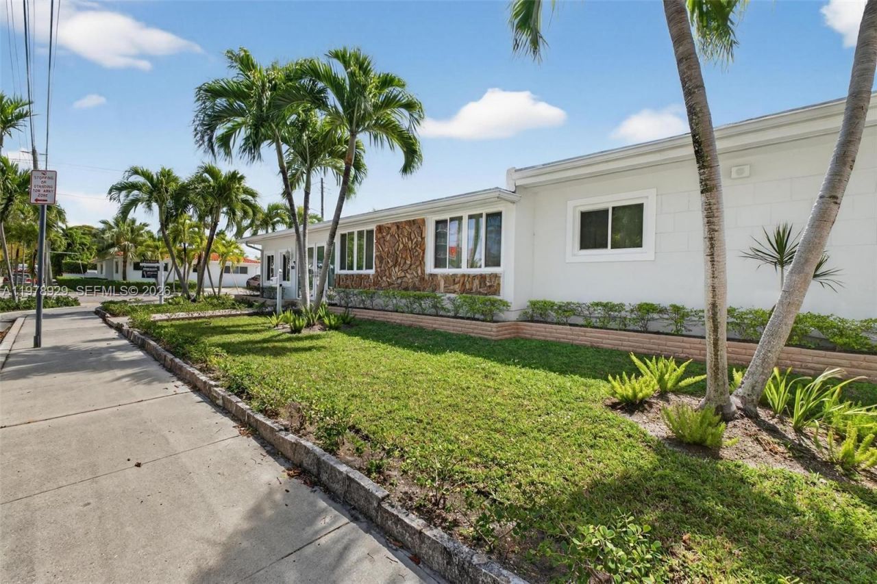 1470 N Treasure Dr, North Bay Village, FL 33141 Photo