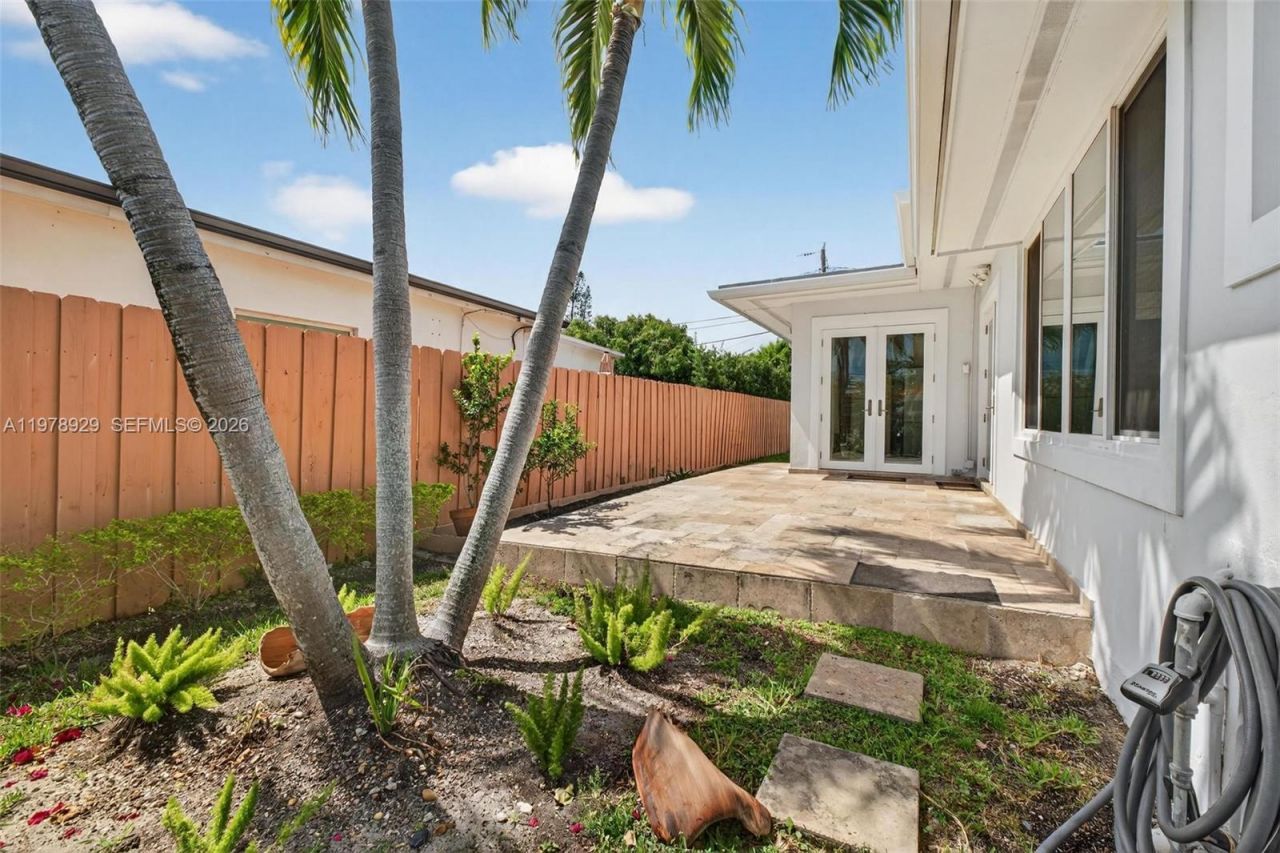 1470 N Treasure Dr, North Bay Village, FL 33141 Photo