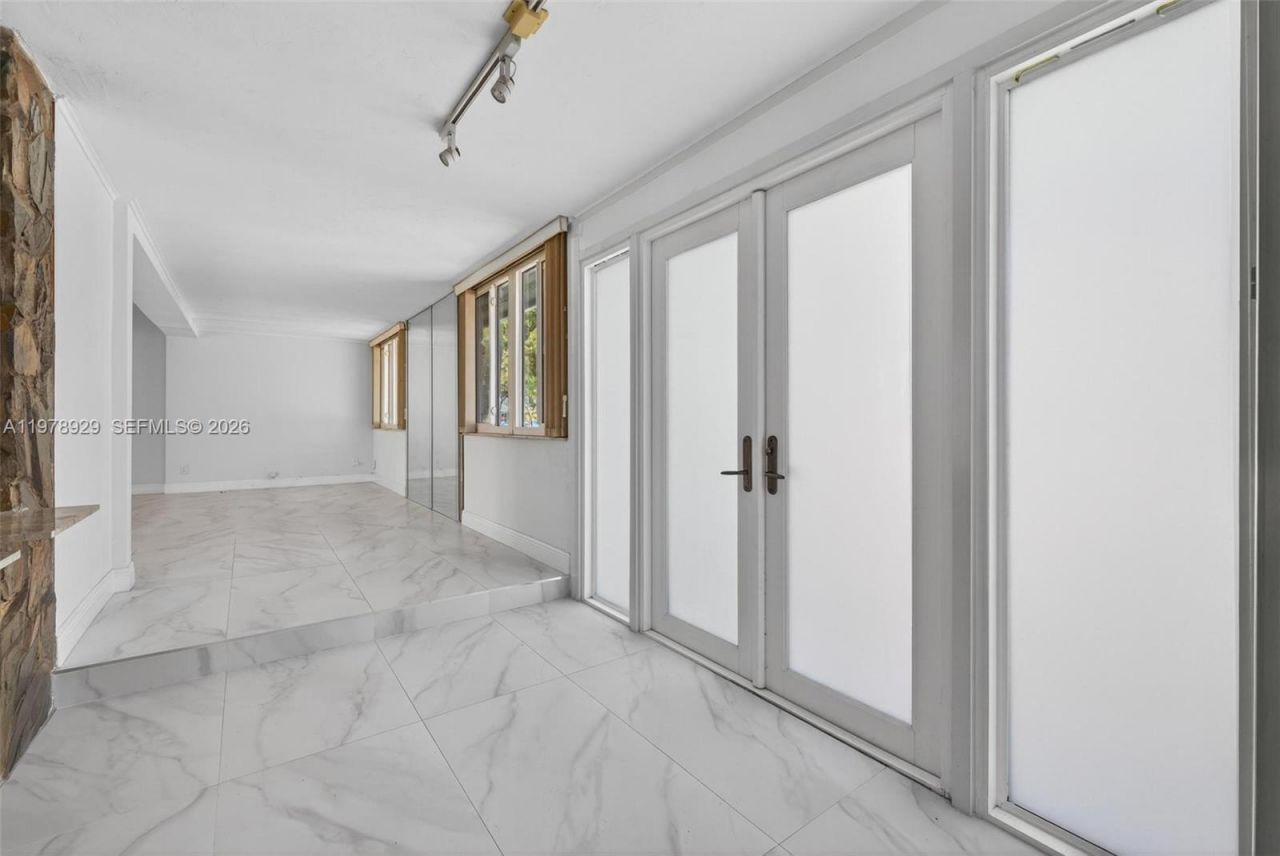 1470 N Treasure Dr, North Bay Village, FL 33141 Photo