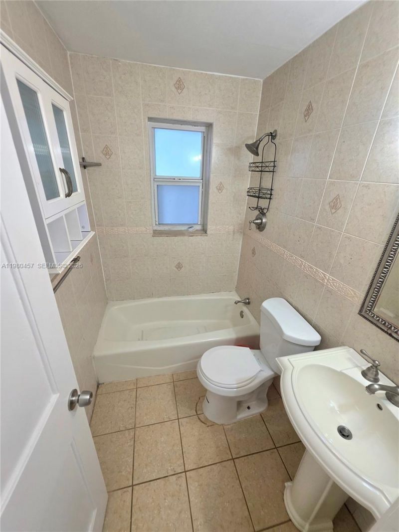7501 Byron Ave , Unit 1A, Miami Beach, FL 33141 Photo