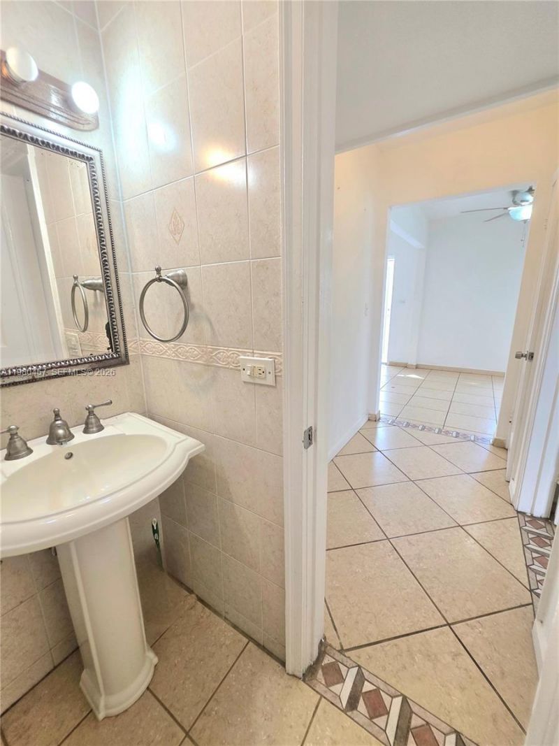 7501 Byron Ave , Unit 1A, Miami Beach, FL 33141 Photo