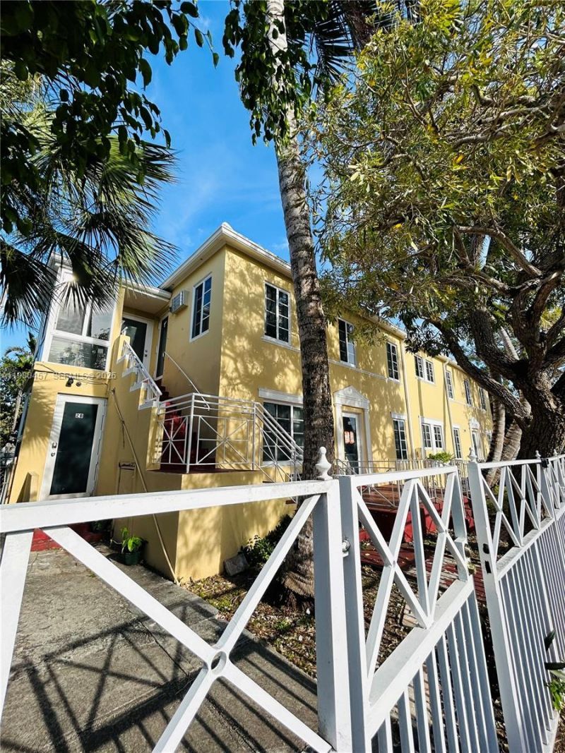 7501 Byron Ave , Unit 1A, Miami Beach, FL 33141 Photo