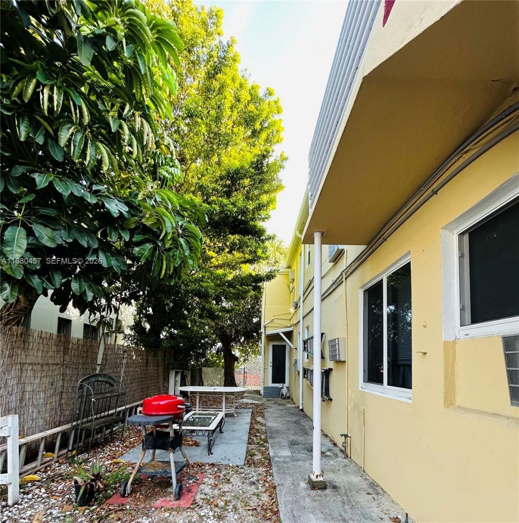 7501 Byron Ave , Unit 1A, Miami Beach, FL 33141 Photo