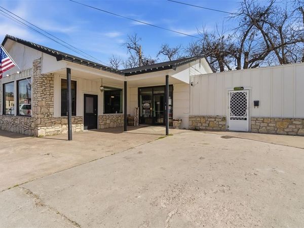 212 NE Barnard Street , Glen Rose, TX 76043