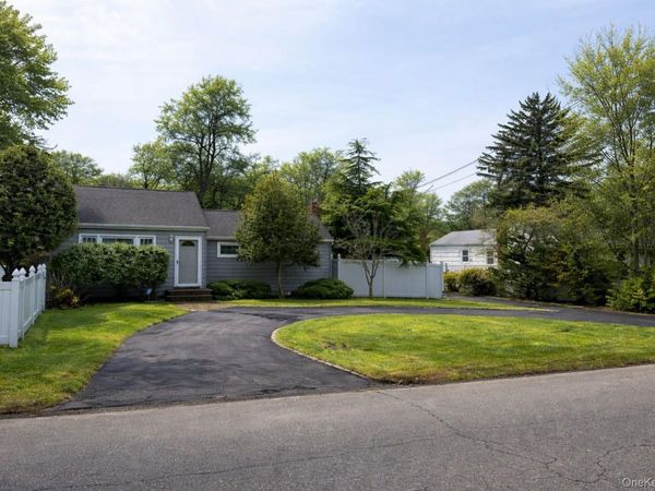 75 Lodge Avenue , Huntington Station, NY 11746