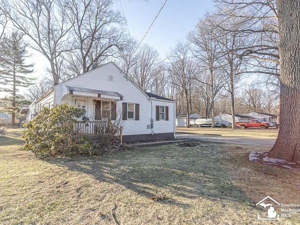 8037 Wiseman Road, Lambertville, MI 48144