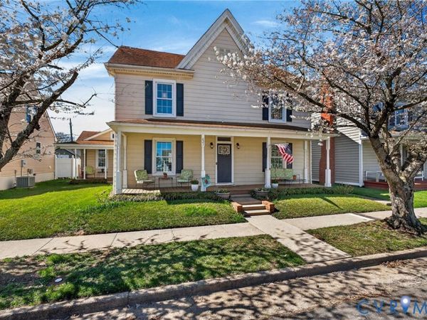 621 Lee Street , West Point, VA 23181