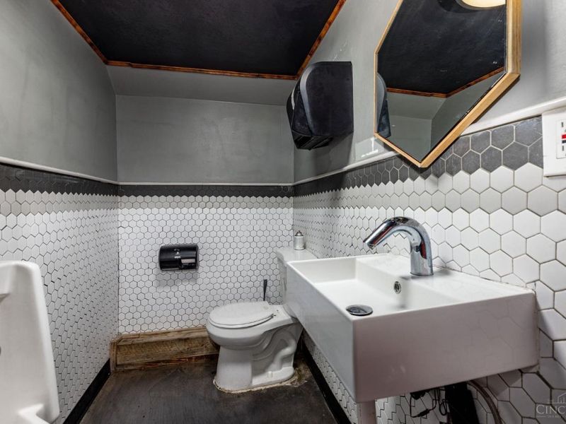 4767 Creek Road, Blue Ash, OH 45242 Photo 10