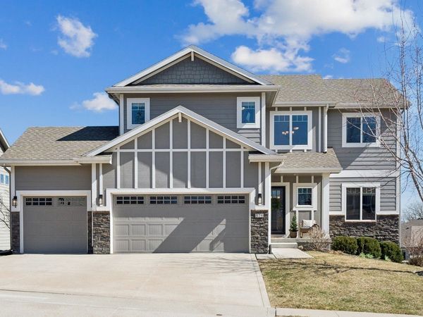 876 S 93rd Street, West Des Moines, IA 50266