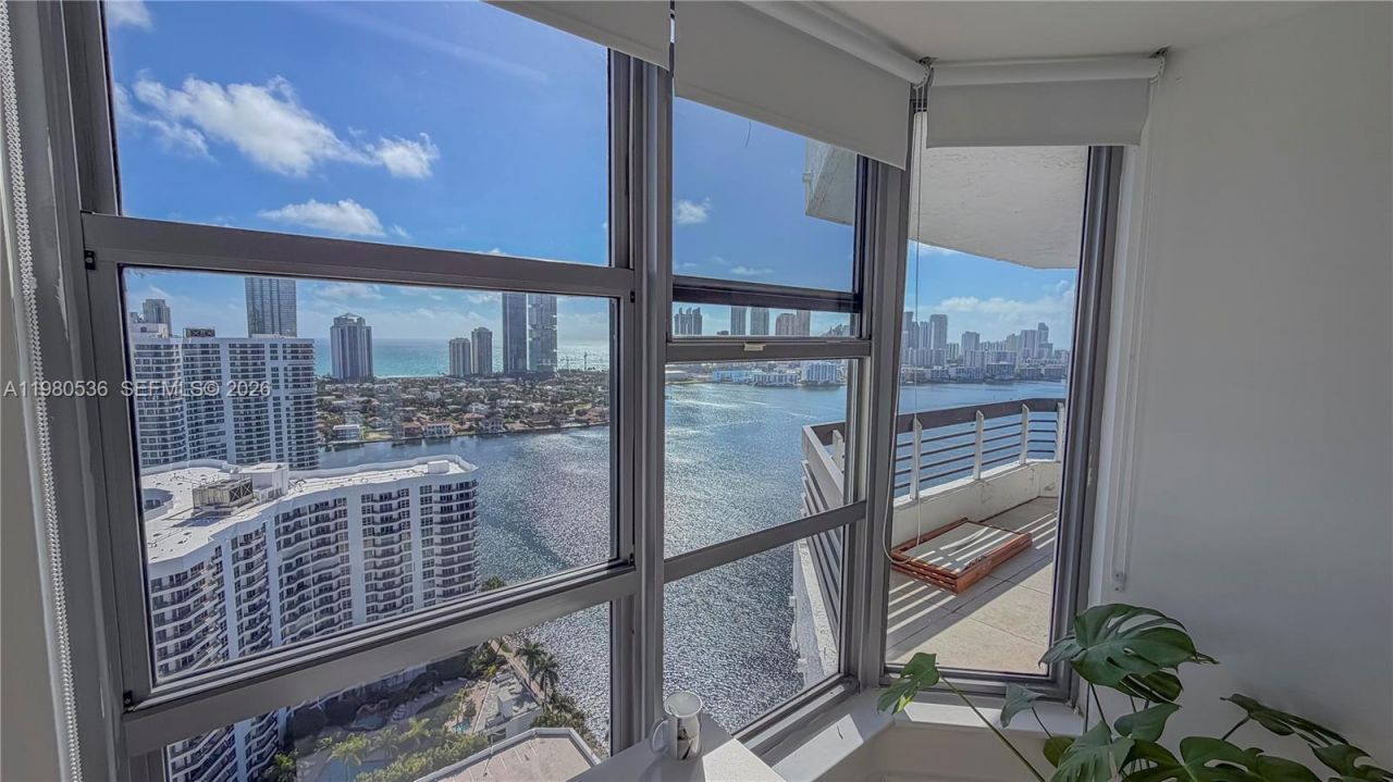 3530 Mystic Pointe Dr, Unit LPH13, Aventura, FL 33180 Photo