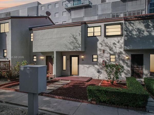 1901 NW S River Dr, Unit 16B, Miami, FL 33125