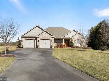 1464 HIGHFIELD COURT, CHAMBERSBURG, PA 17202