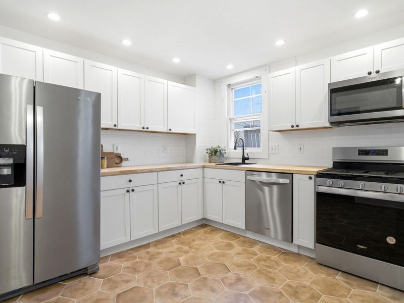 210 E Blake Avenue , Columbus, OH 43202 Photo 18