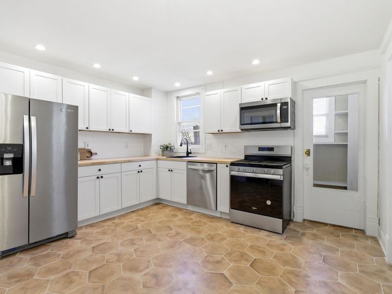 210 E Blake Avenue , Columbus, OH 43202 Photo 22