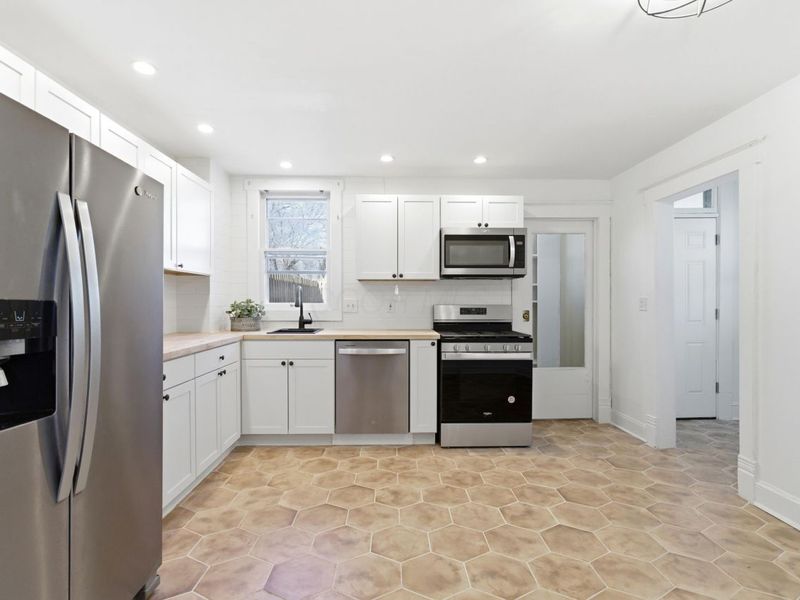 210 E Blake Avenue , Columbus, OH 43202 Photo 23