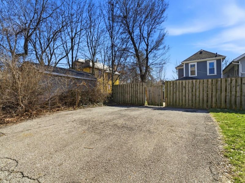 210 E Blake Avenue , Columbus, OH 43202 Photo 6