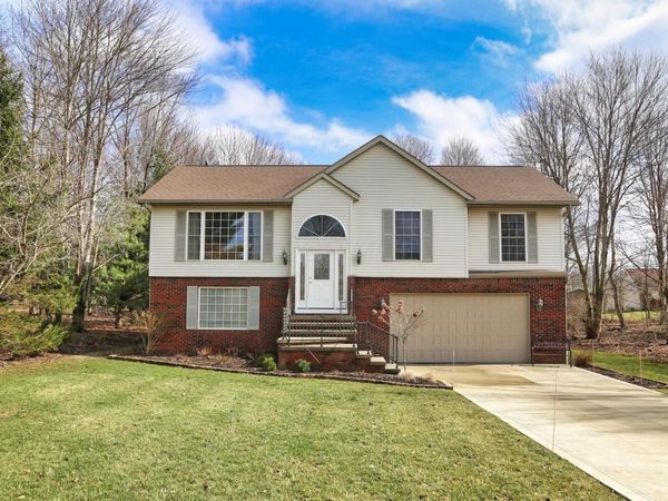 2568 Apple Valley Drive , Howard, OH 43028