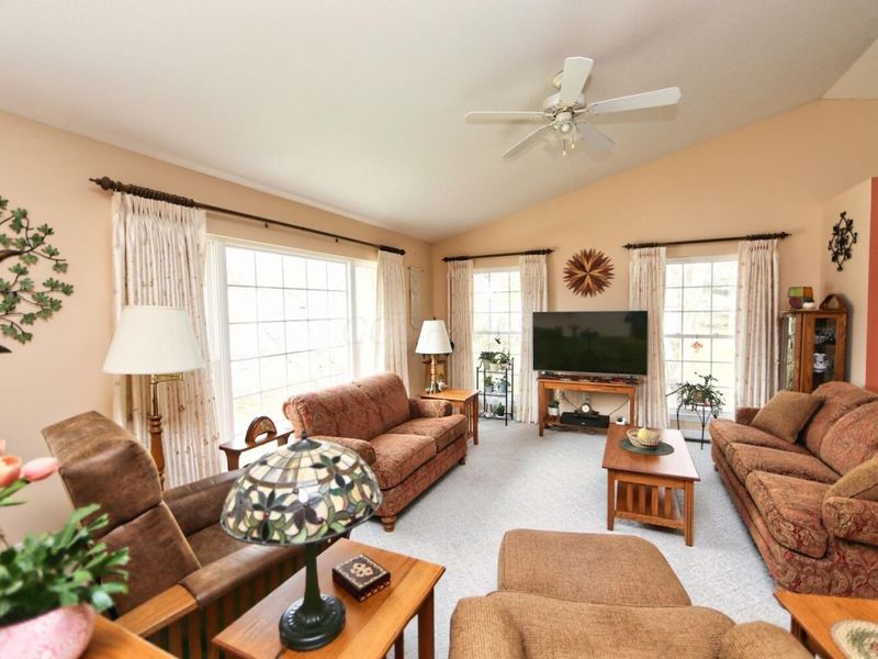 2568 Apple Valley Drive , Howard, OH 43028 Photo 2