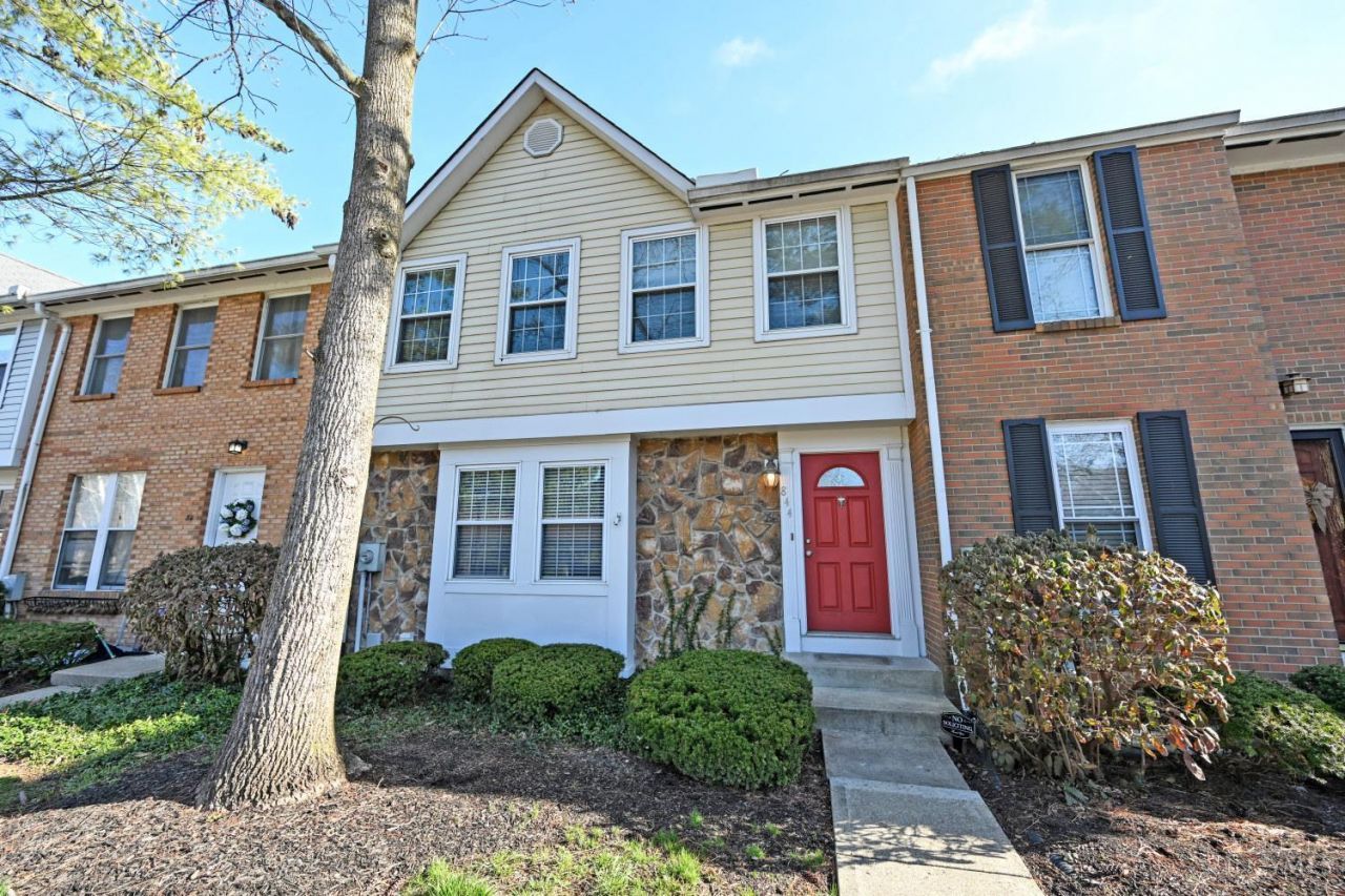 844 S Woodlyn Drive, Anderson Twp, OH 45230 Main Photo