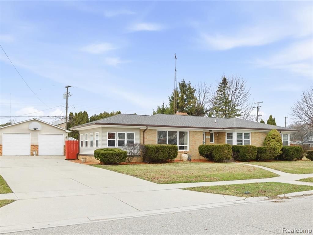 2025 Union Street, Port Huron, MI 48060 Main Photo