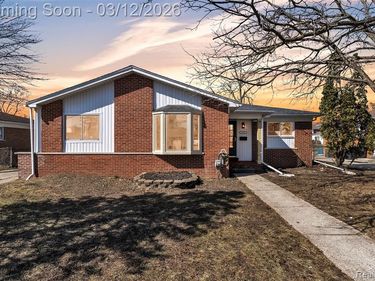 19261 Osmus Street, Livonia, MI 48152