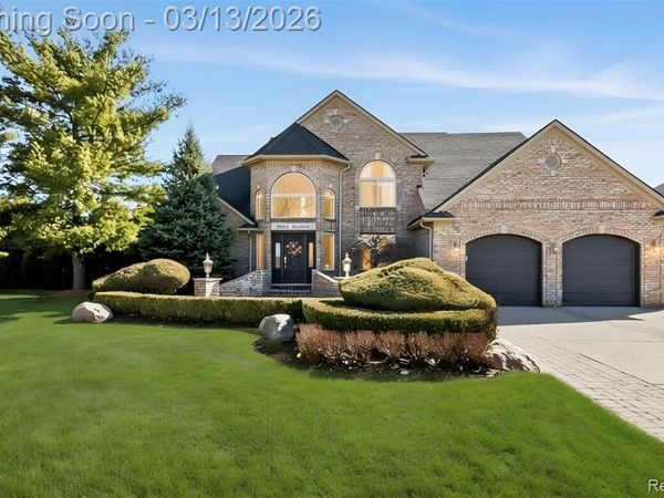 51246 Woodside Drive, Macomb Twp, MI 48042