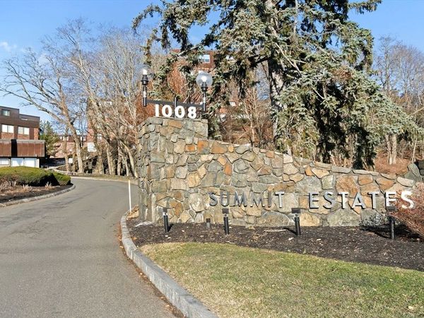 1008 Paradise Road, Unit 1M, Swampscott, MA 01907