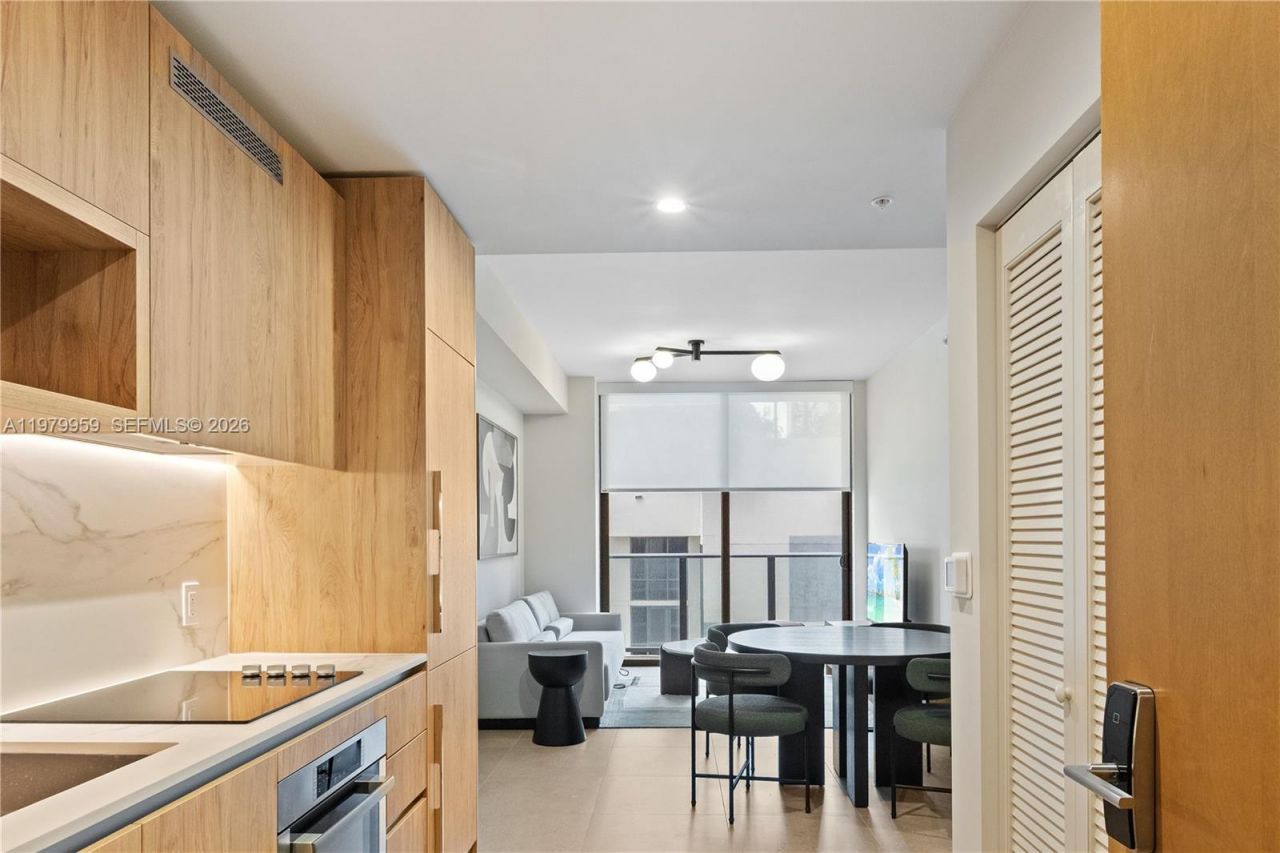 11 NE 6 St, Unit 910, Miami, FL 33132 Photo