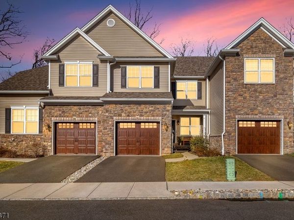 8 Watersedge Dr, Parsippany-Troy Hills, NJ 07005