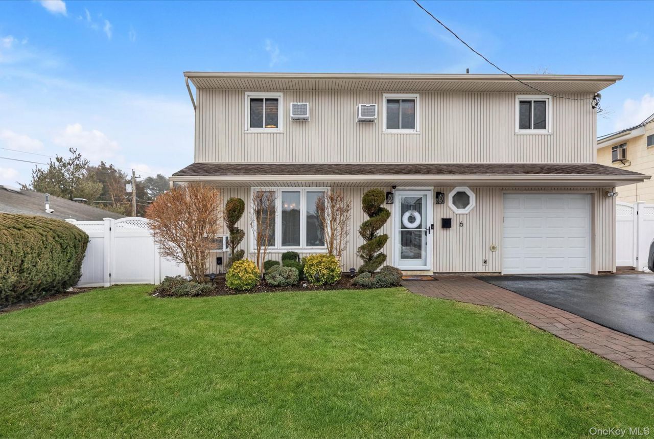 6 Cedar Drive E, Plainview, NY 11803 Main Photo
