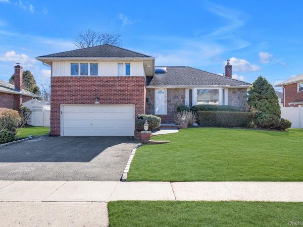 5 Hillvale Road , Syosset, NY 11791