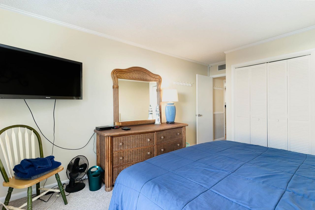 9581 Shore Dr. Photo 22