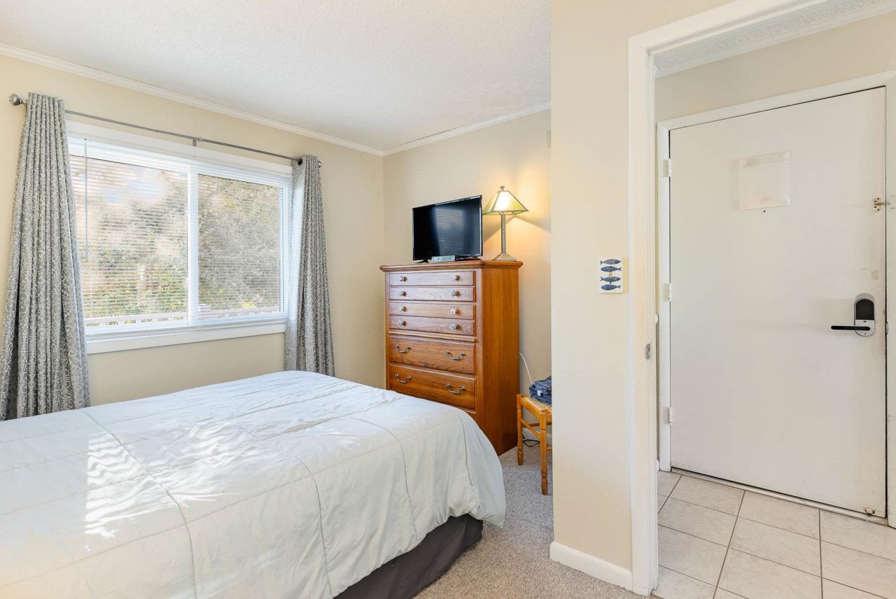 9581 Shore Dr. Photo 7