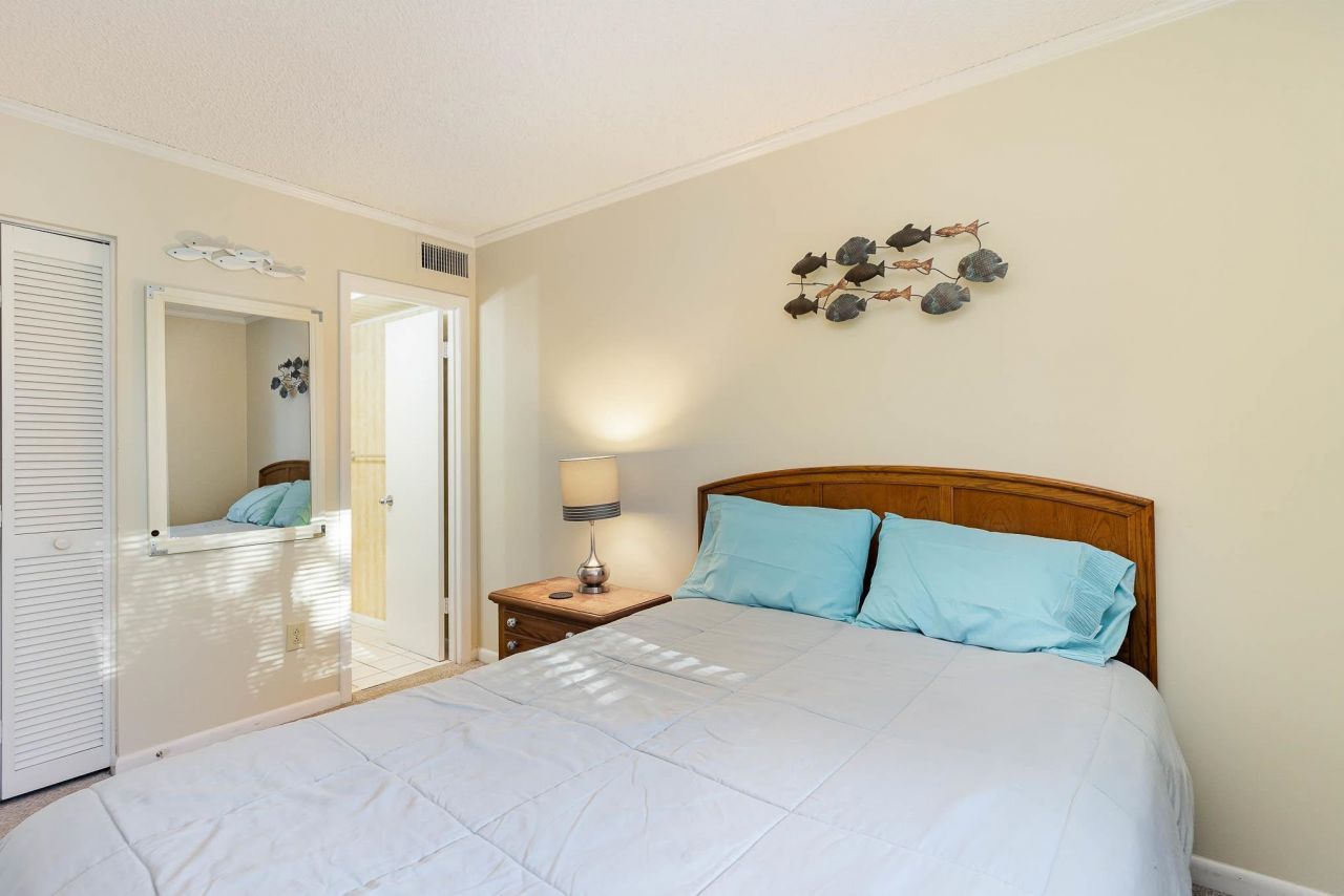 9581 Shore Dr. Photo 8