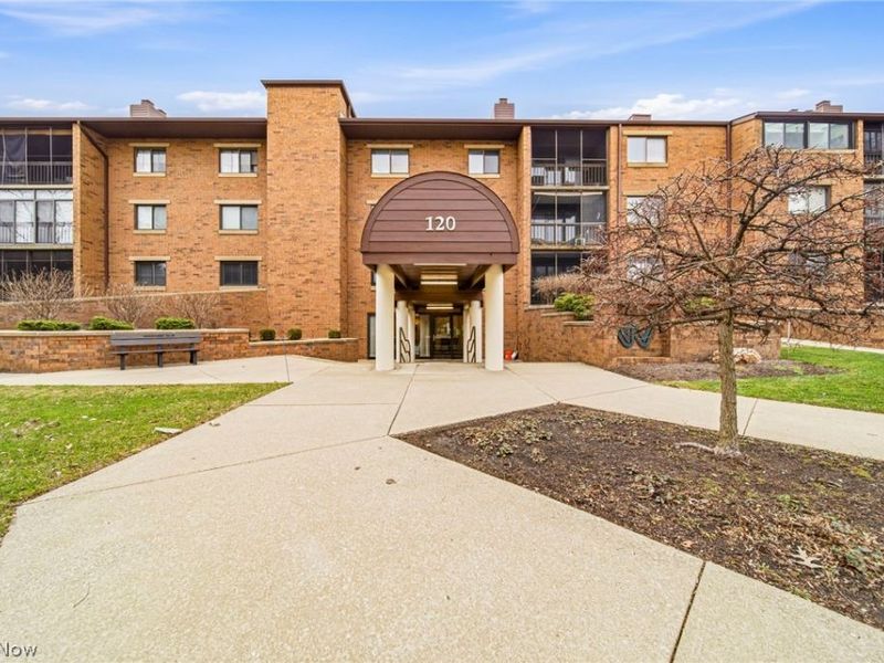120 Fox Hollow Drive , Unit 307, Mayfield Heights, OH 44124 Photo 1