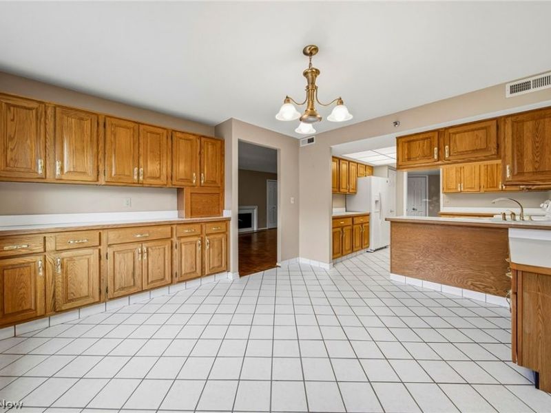 120 Fox Hollow Drive , Unit 307, Mayfield Heights, OH 44124 Photo 2