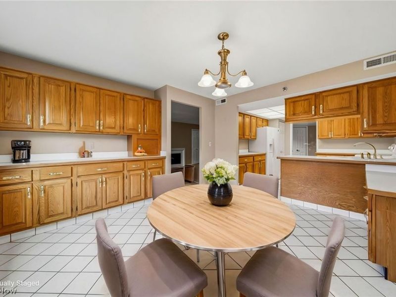 120 Fox Hollow Drive , Unit 307, Mayfield Heights, OH 44124 Photo 3