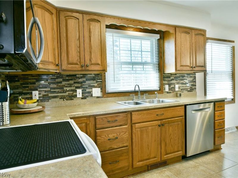 8536 Four Seasons Trail , Youngstown, OH 44514 Photo 16