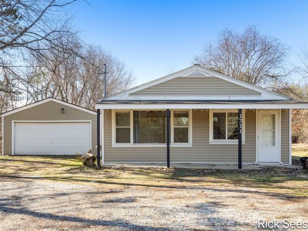 1711 Alden Nash Avenue SE, Lowell, MI 49331