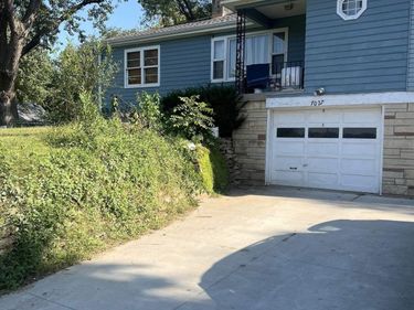 7027 Irvington Road , Omaha, NE 68122