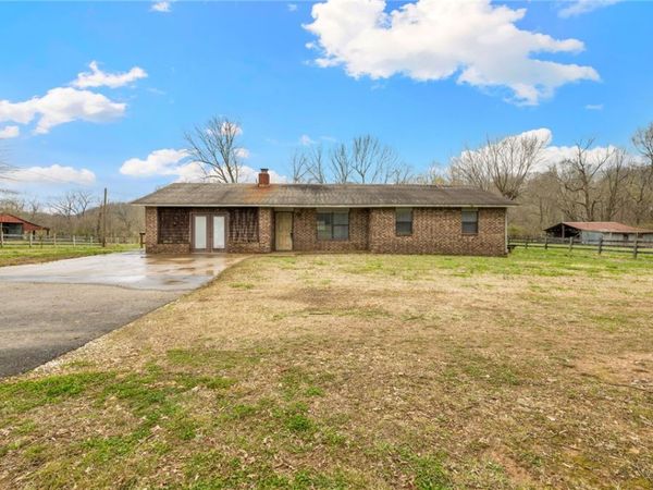 16313 Hamstring Road , Fayetteville, AR 72704