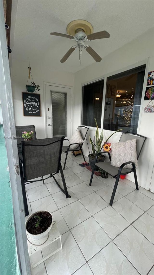5300 Washington St, Unit J312, Hollywood, FL 33021 Photo