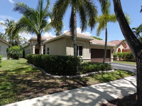 4321 Willow Ridge Dr, Weston, FL 33331