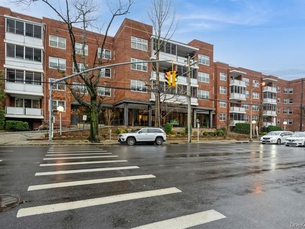 1 Kensington Gate , Unit PH9, Great Neck, NY 11021