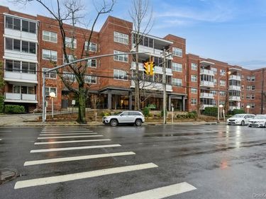 1 Kensington Gate, Unit PH9, Great Neck, NY 11021