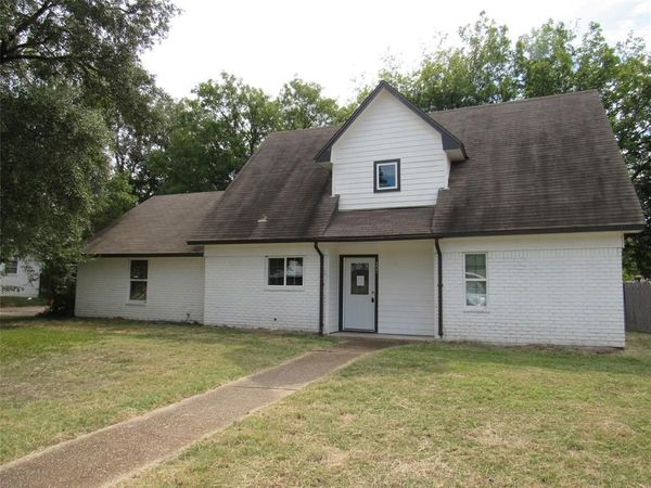 321 Crescent Drive, Hewitt, TX 76643